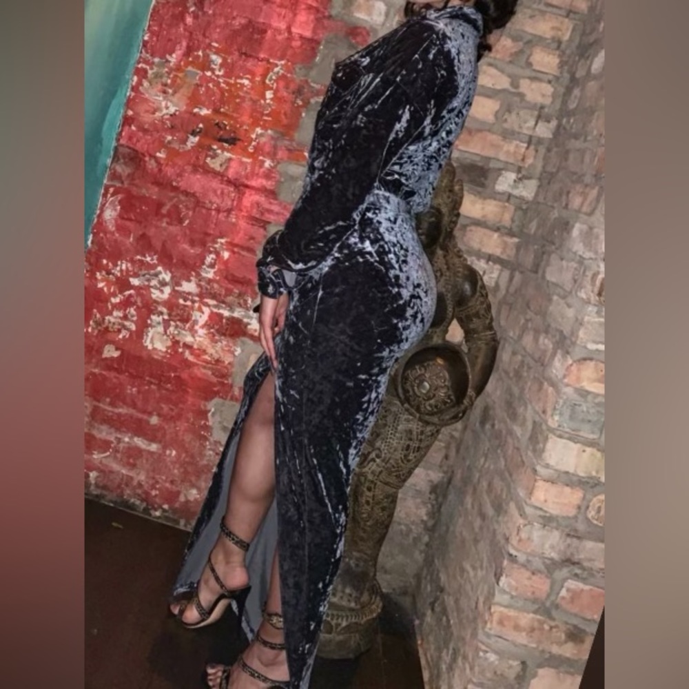 NWT’S!  CRUSHED VELVET SPLIT MAXI DRESS! - Picture 3 of 4